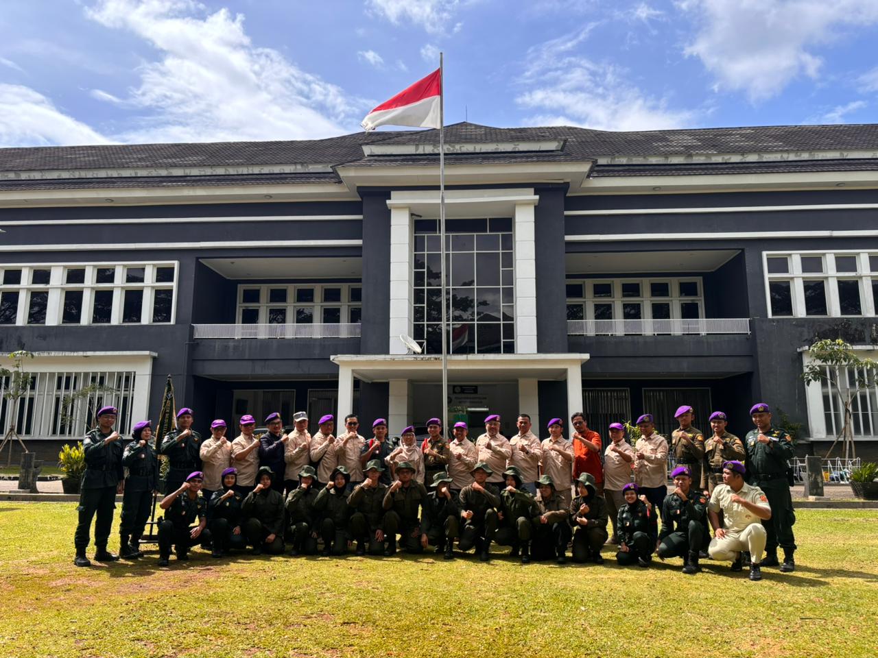 Dokumentasi Alumni Menwa IPB Back to Barrack — Bersatu dalam Kejayaan - Foto 12