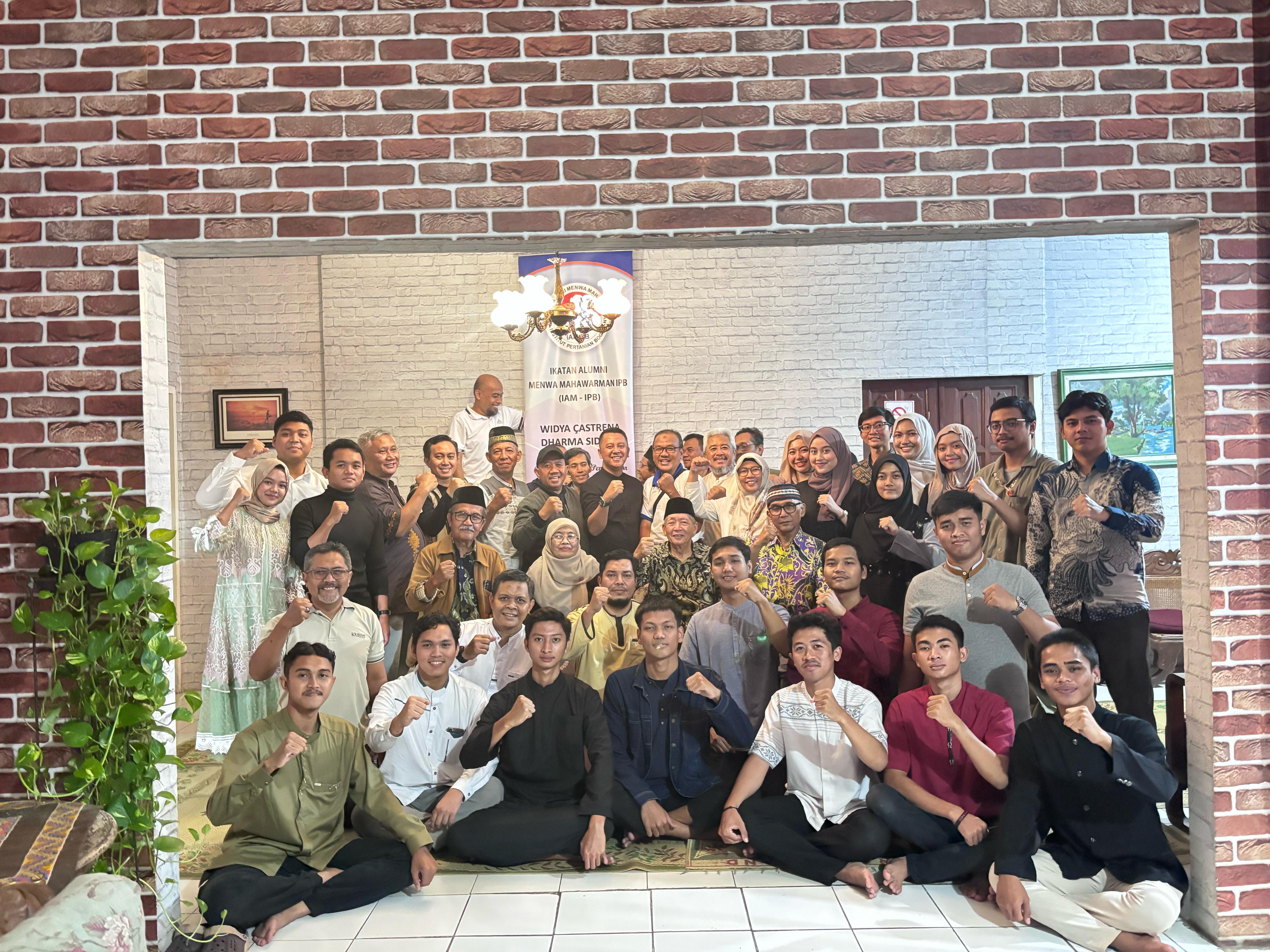 Dokumentasi Buka Puasa Bersama Alumni & Menwa IPB 2025 - Foto 7