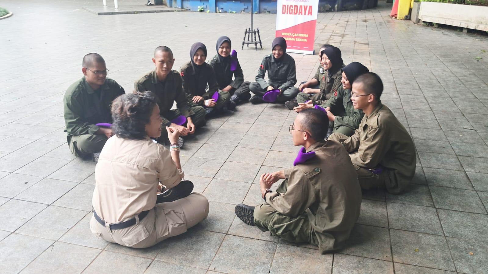 Dokumentasi Kegiatan Penyambutan Menwa Baru Pasca Diksar — Tradisi & Kehormatan Korps - Foto 9